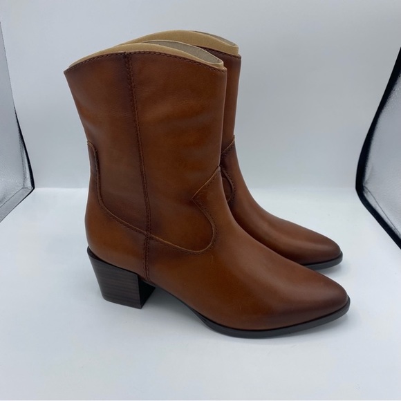 Naturalizer Gaby Cider Spice Leather
(NWT size 7) Fits more like a 5/6. - Picture 2 of 8